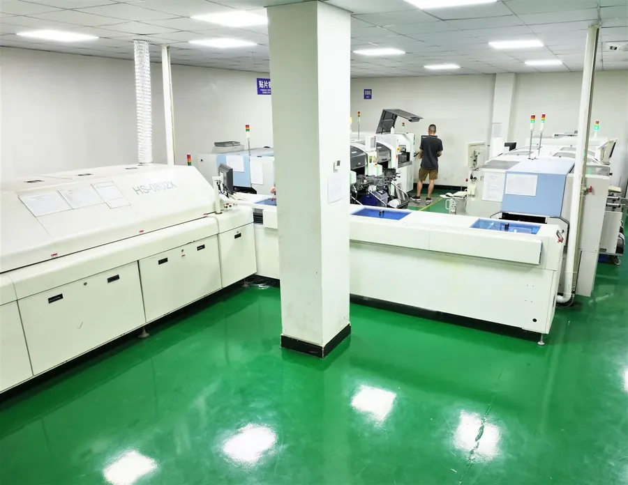 SMT production line in the Rongjun GaN charger factory